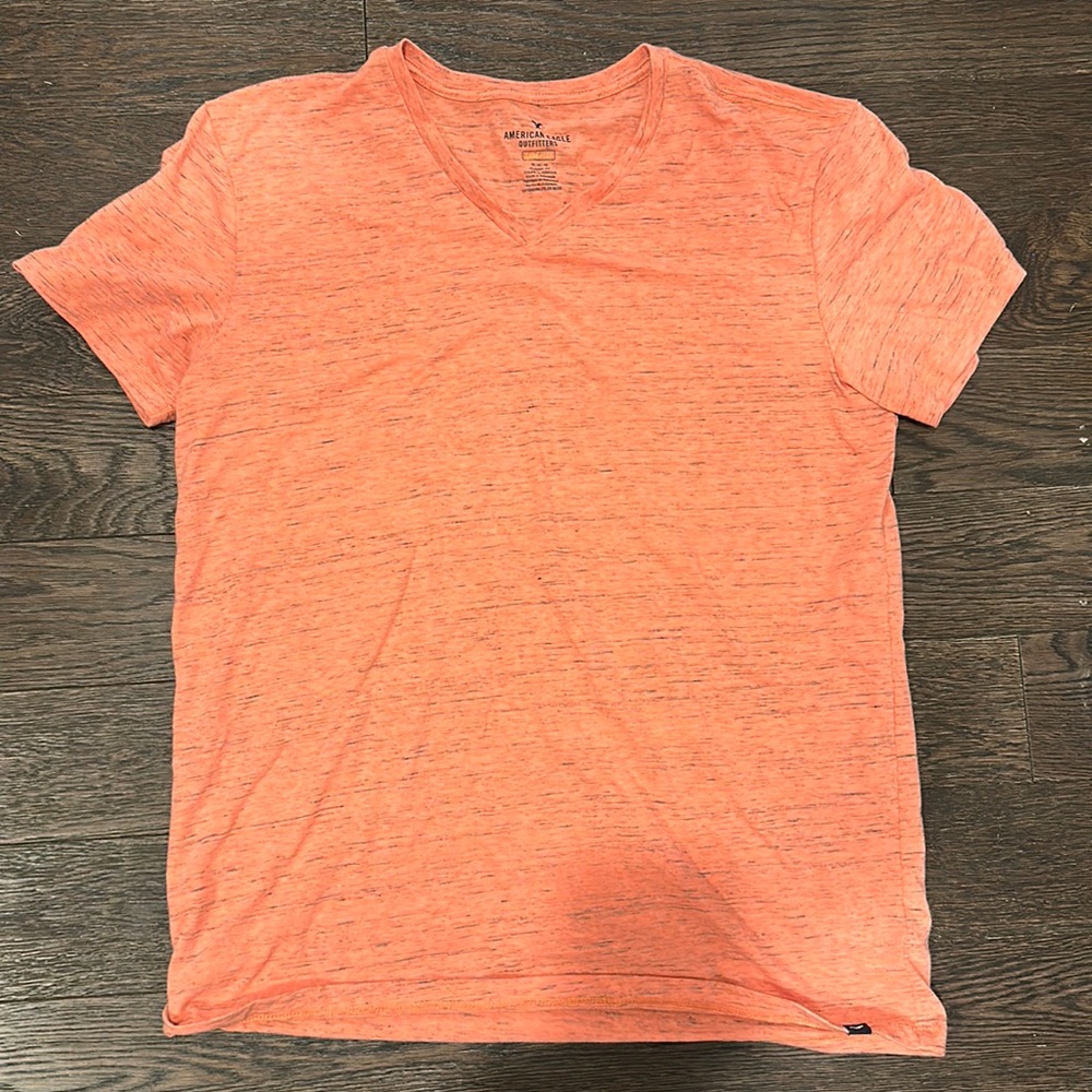 American Eagle v neck tee shirt size medium
